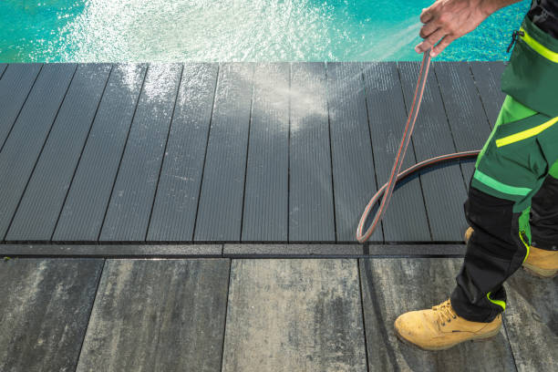 Best Deck Pressure Washing  in Niagara, WI